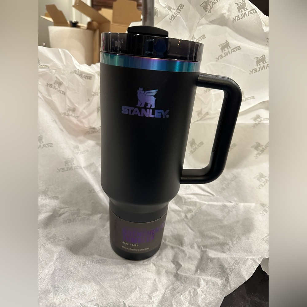 Stanley black chroma 40oz